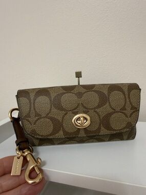 Coach Signature case Canvas Turnlock Khaki Brown with Gold Hardware